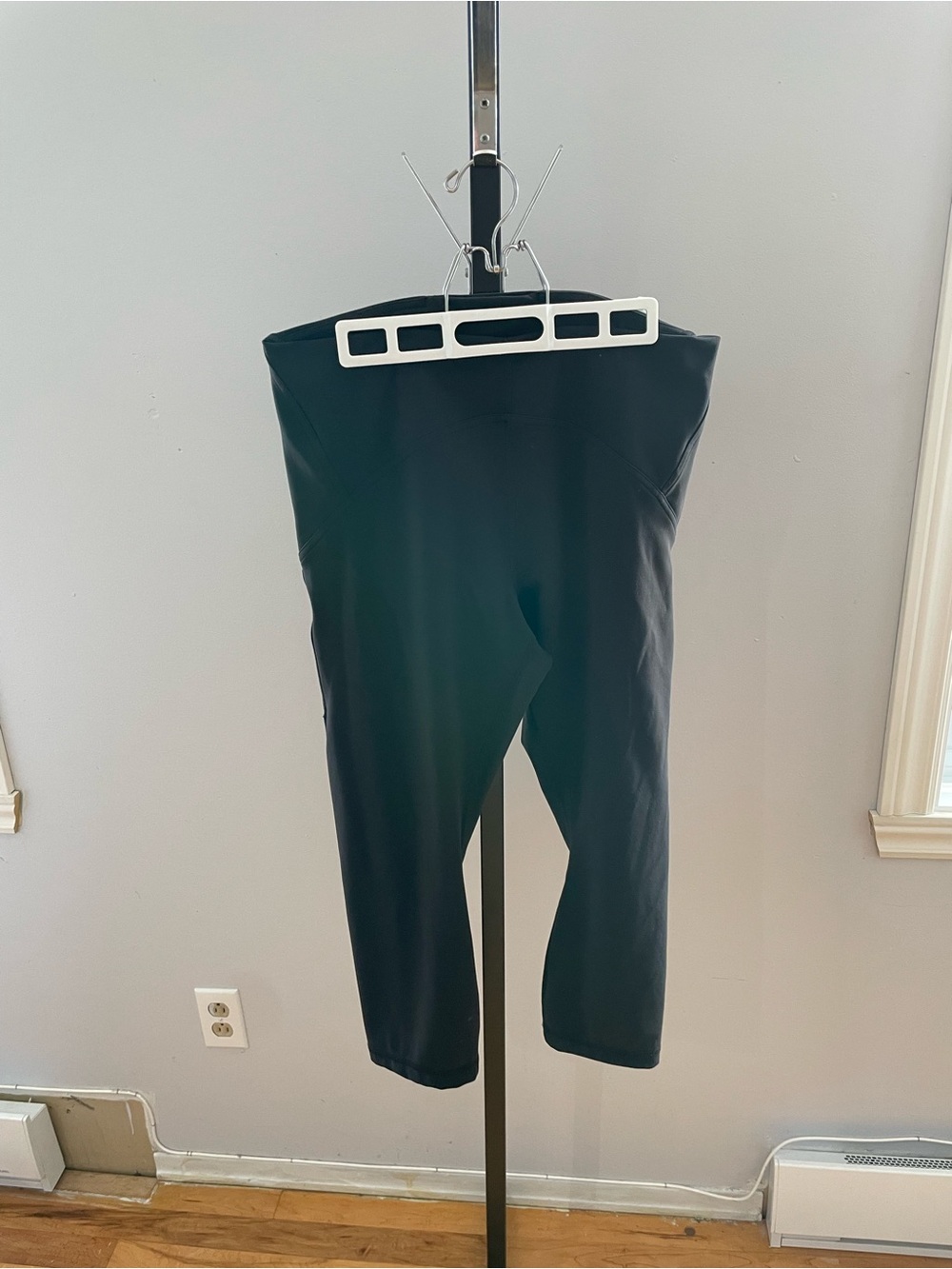 lululemon athletica Black Women's Cropped Leggings